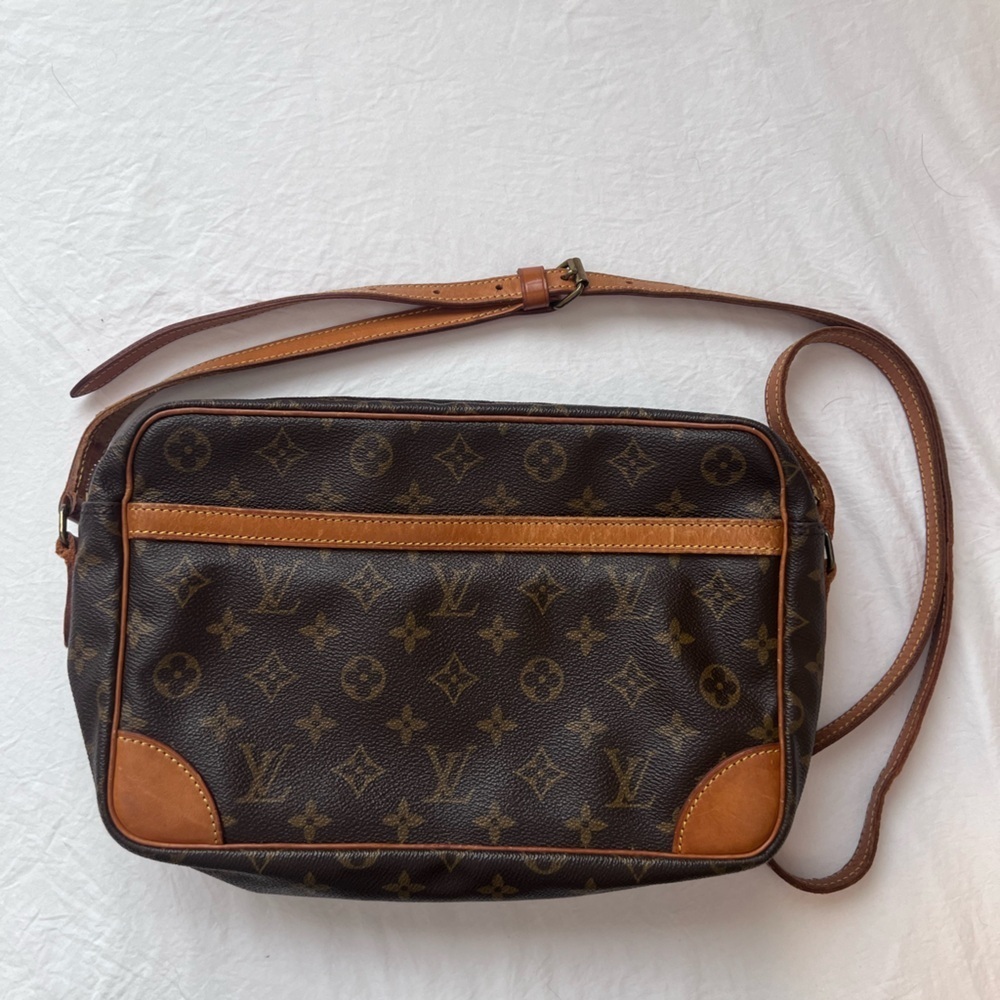 Authenticated Louis Vuitton Monogram Trocadero Crossbody NO0991 - Picture 3 of 15